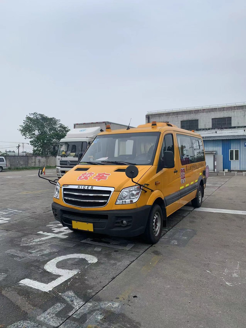 幼儿园及中小学专用校车